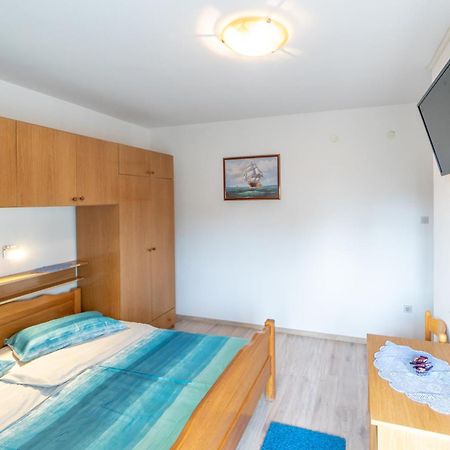 Apartments And Rooms By The Sea Palit, Rab - 5010 Camera foto