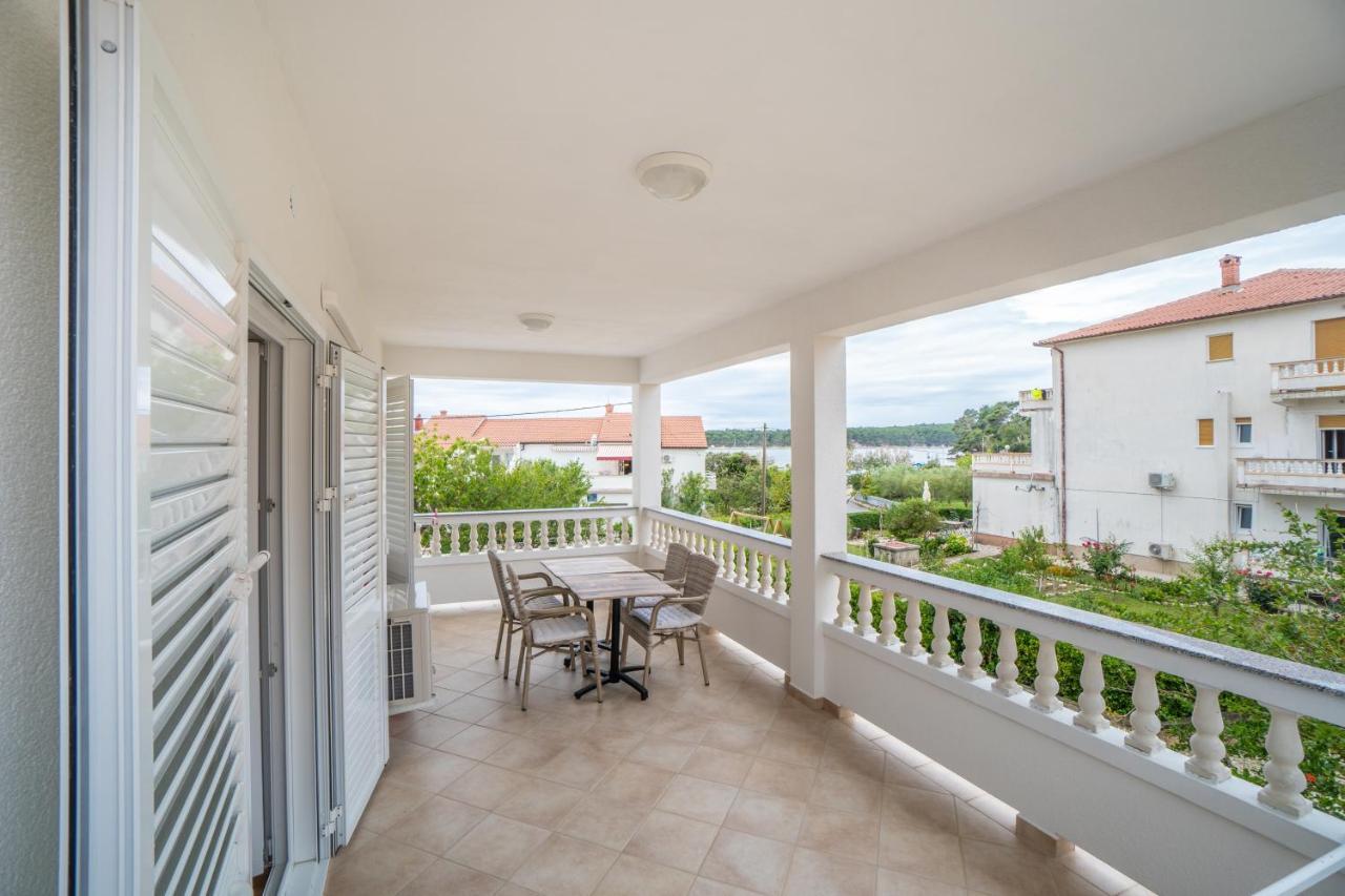 Apartments And Rooms By The Sea Palit, Rab - 5010 Esterno foto