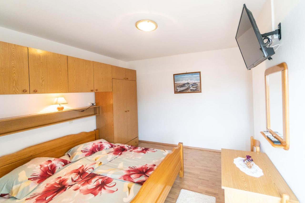 Apartments And Rooms By The Sea Palit, Rab - 5010 Esterno foto
