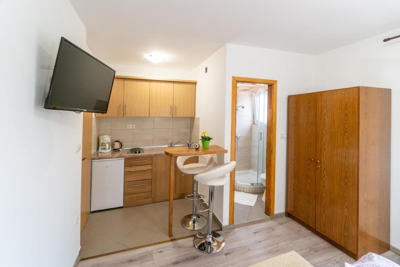 Apartments And Rooms By The Sea Palit, Rab - 5010 Esterno foto