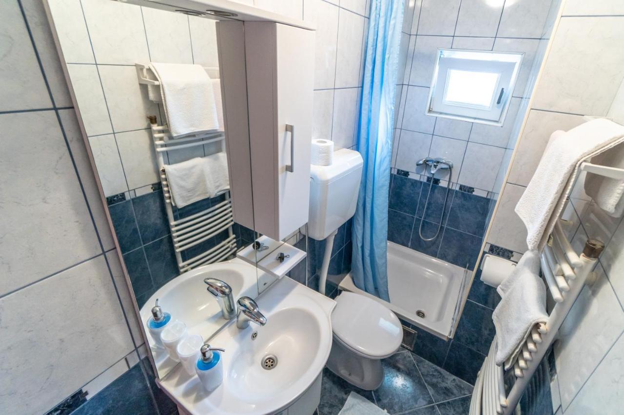 Apartments And Rooms By The Sea Palit, Rab - 5010 Esterno foto