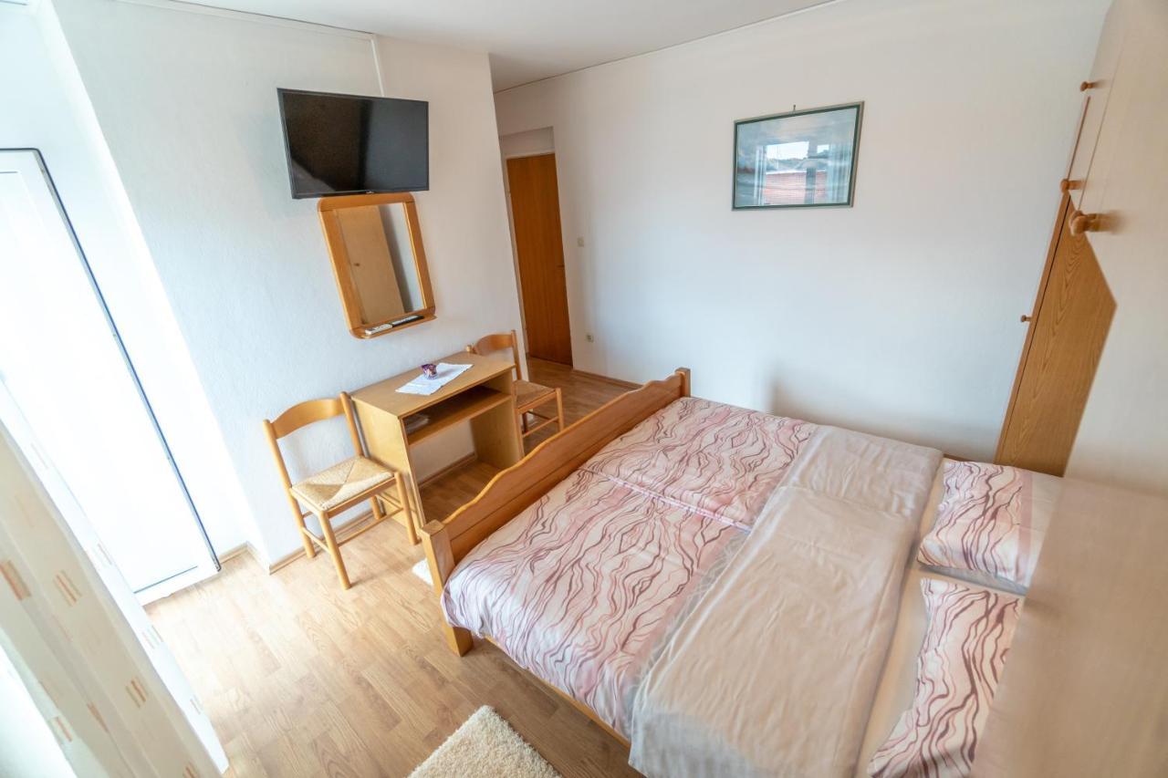 Apartments And Rooms By The Sea Palit, Rab - 5010 Camera foto