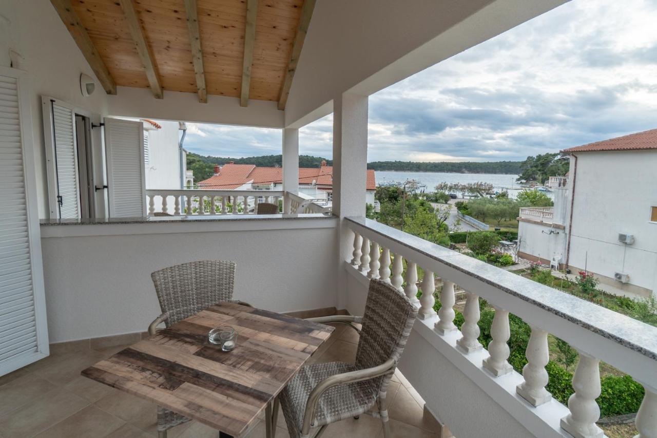 Apartments And Rooms By The Sea Palit, Rab - 5010 Esterno foto