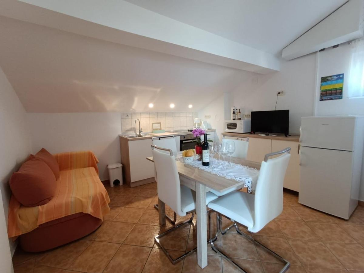 Apartments And Rooms By The Sea Palit, Rab - 5010 Esterno foto